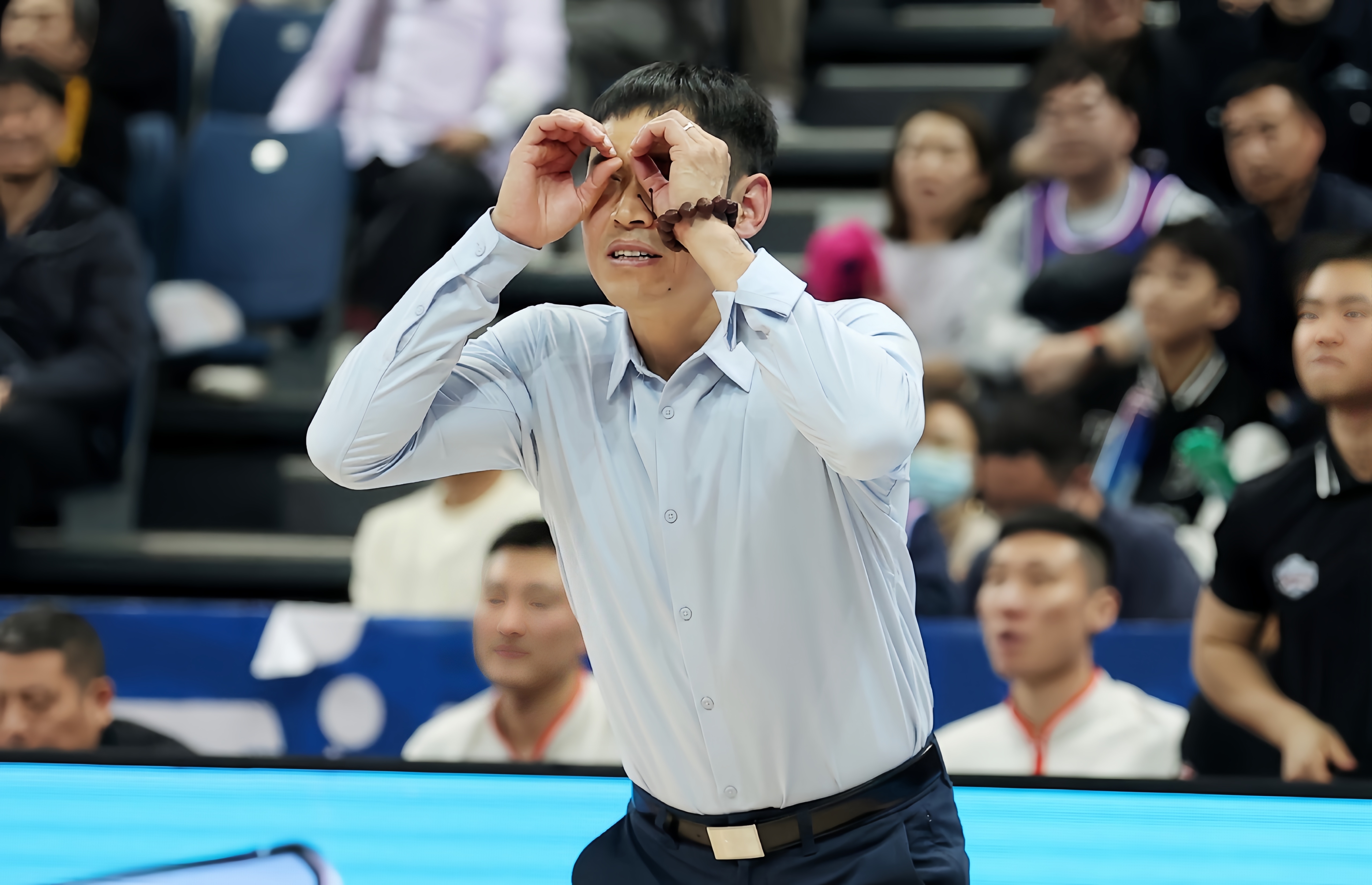 爱游戏平台德甲赛后再迎强敌，广东宏远队长鼓劲，主帅态度——震撼外界，更衣室氛围转暖的简单介绍